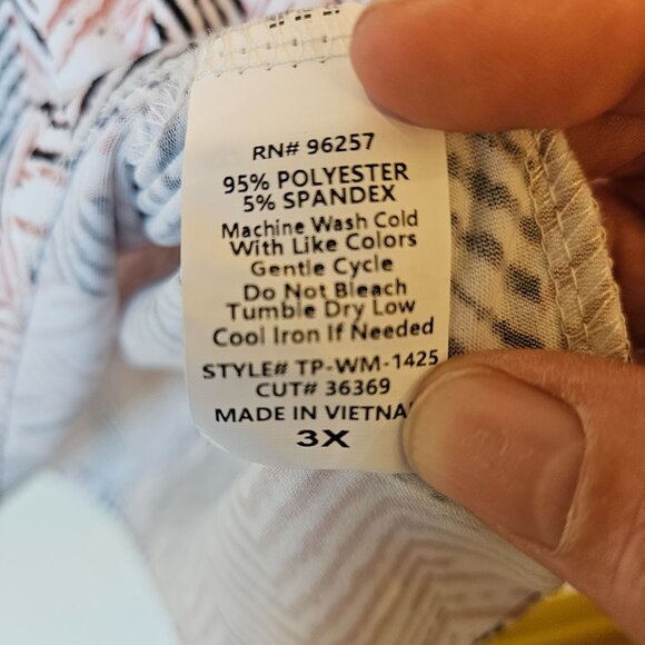 Perception Womens 3X Lightweight Chevron Print Blouse 3/4 Sleeves 1/4 zip vneck - Picture 3 of 6